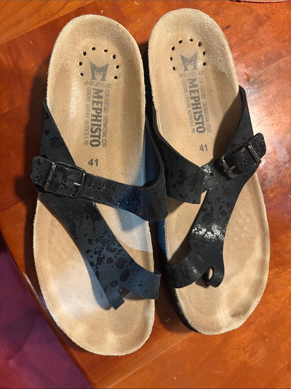 Mephisto Women's Black Patent Leather Toe-Post Sandals with Buckle